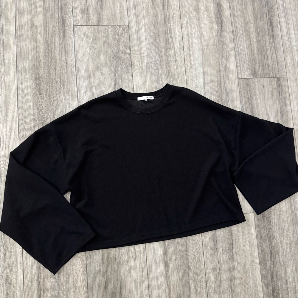 Oak + Fort black cropped long sleeve top